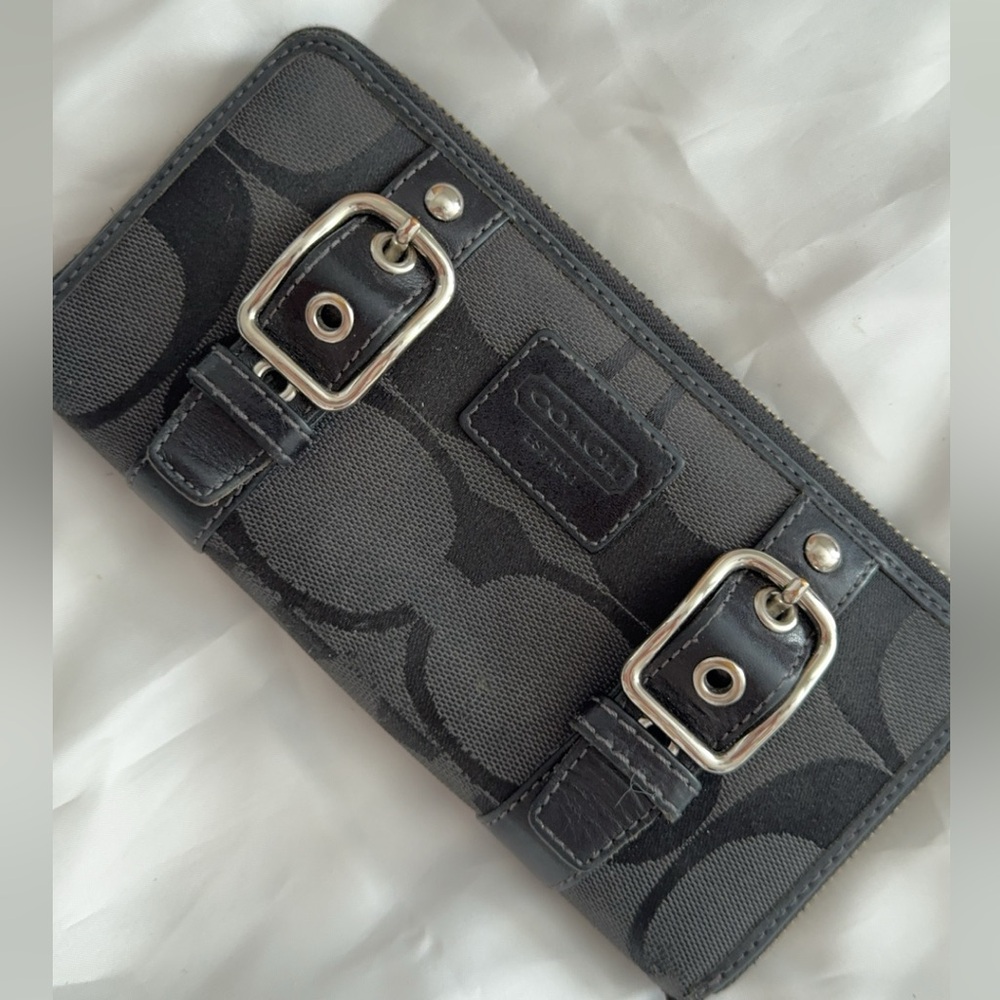 Coach Black Signature Zip Zoe Wallet